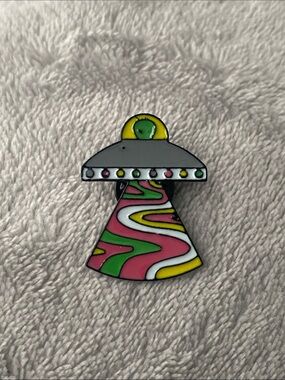 Alien enamel pin